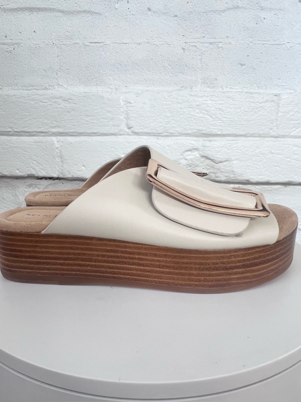 Kelsi Dagger Dover Shell Platform Slide Sandal Cream Large Buckle Size 8 NWOT